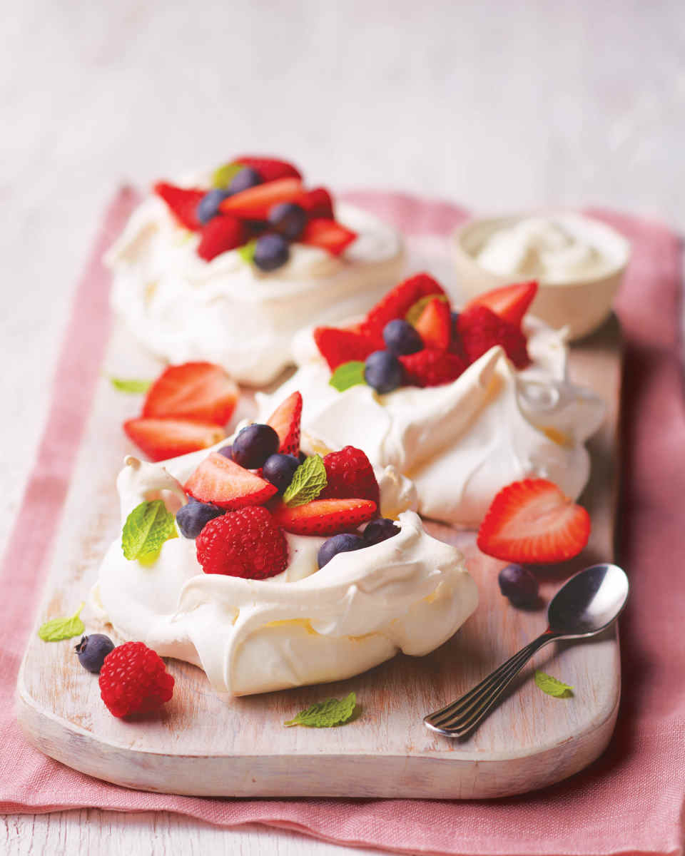 Aldis Mini Pavlovas with Yoghurt and Berries