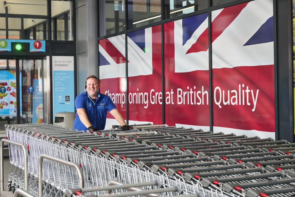 Aldi Becomes First Supermarket To Pay Minimum Of £11 00 An Hour To All